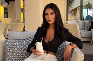 Pakistani single woman